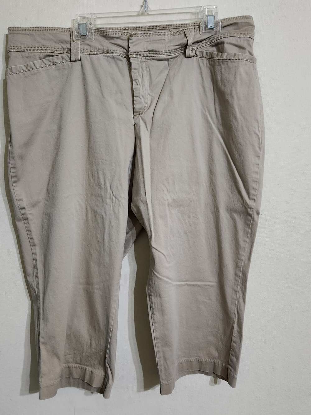 Lee Women's Taupe Capri Pants